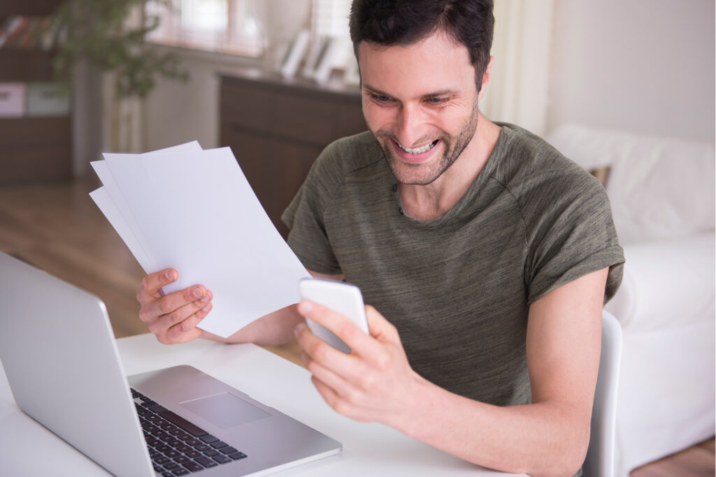 La facturación electrónica no solo optimiza procesos internos, sino que también juega un papel clave en la gestión de la relación con los clientes. 