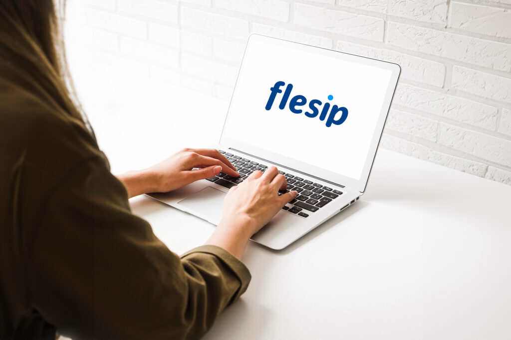 Flesip no solo optimiza la emisión de facturas electrónicas, sino que también juegan un papel crucial en la mejora de la relación con tus clientes al integrar un sistema CRM. 