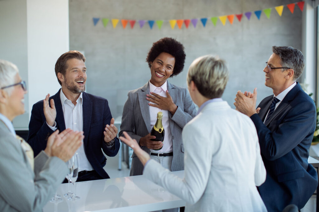 hay varias técnicas efectivas para promover la confianza y fortalecer el trabajo en equipo o team building.