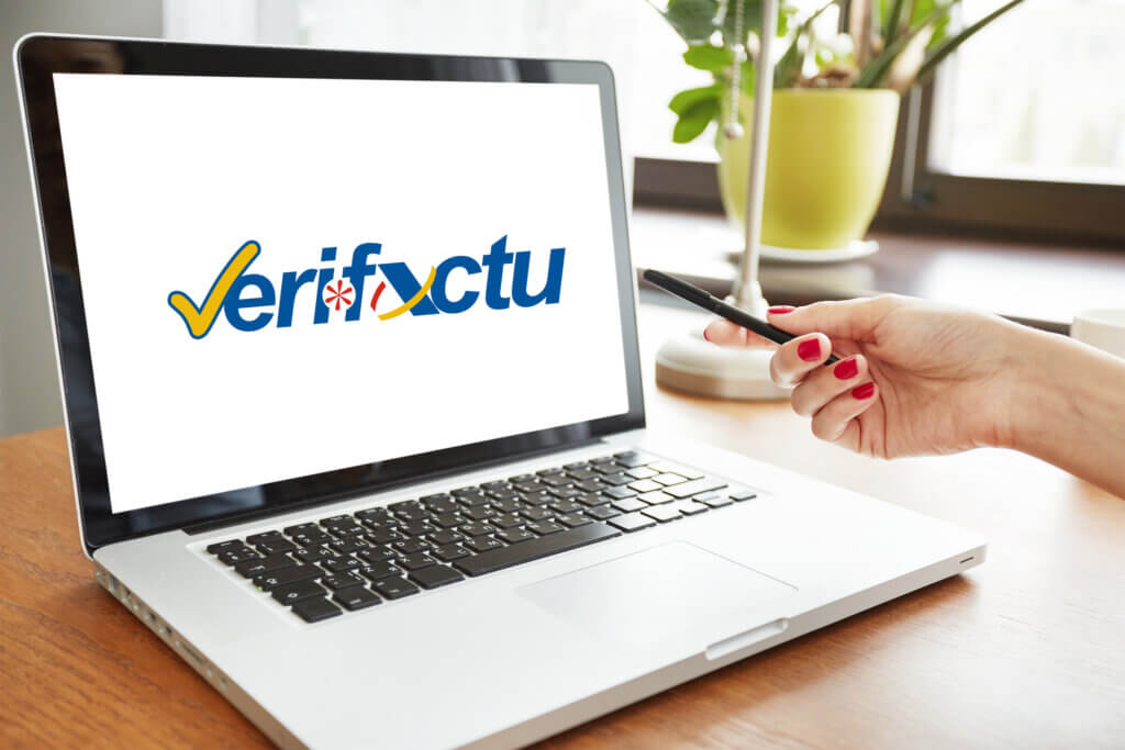 La factura electrónica coincide con el regalemento verifactu que obliga a cumplir requisitos a los softwares.